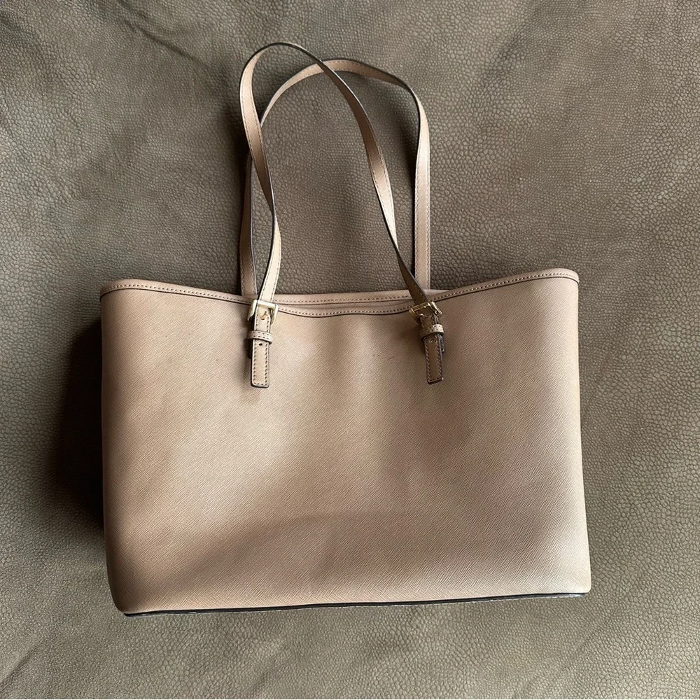 Michael Kors tote - Picture 2 of 3